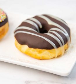 Air Fryer Donuts – Soft and Fluffy Chocolate-Glazed Recipe